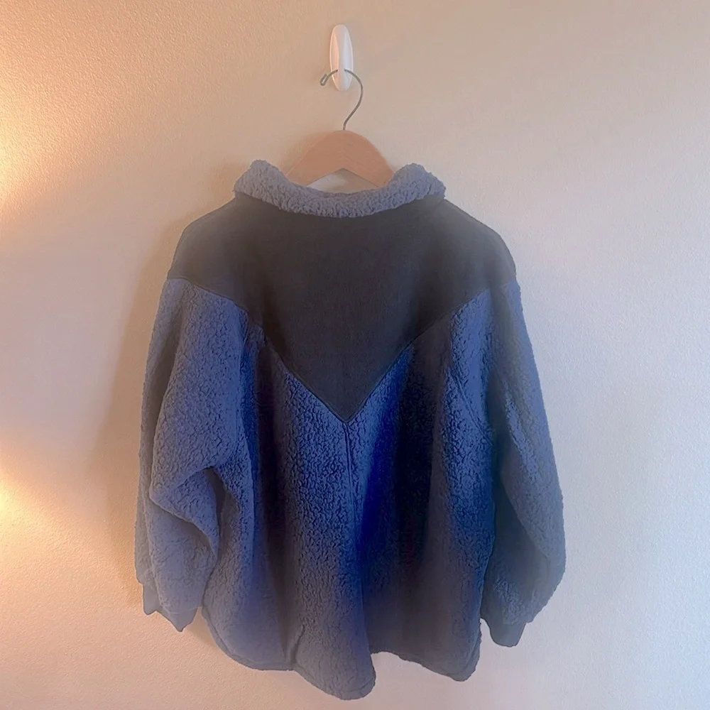 AEMI+CO Two Tone Half Zip Sherpa Sweatshirt Navy Pockets Womens Size Large - Picture 7 of 12